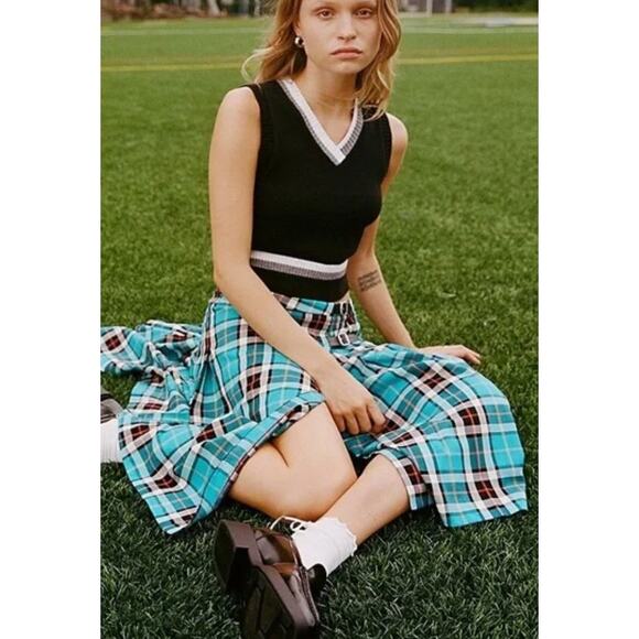 Urban Outfitters BDG Ronnie Cropped Black Knit Vest Medium - Picture 11 of 11